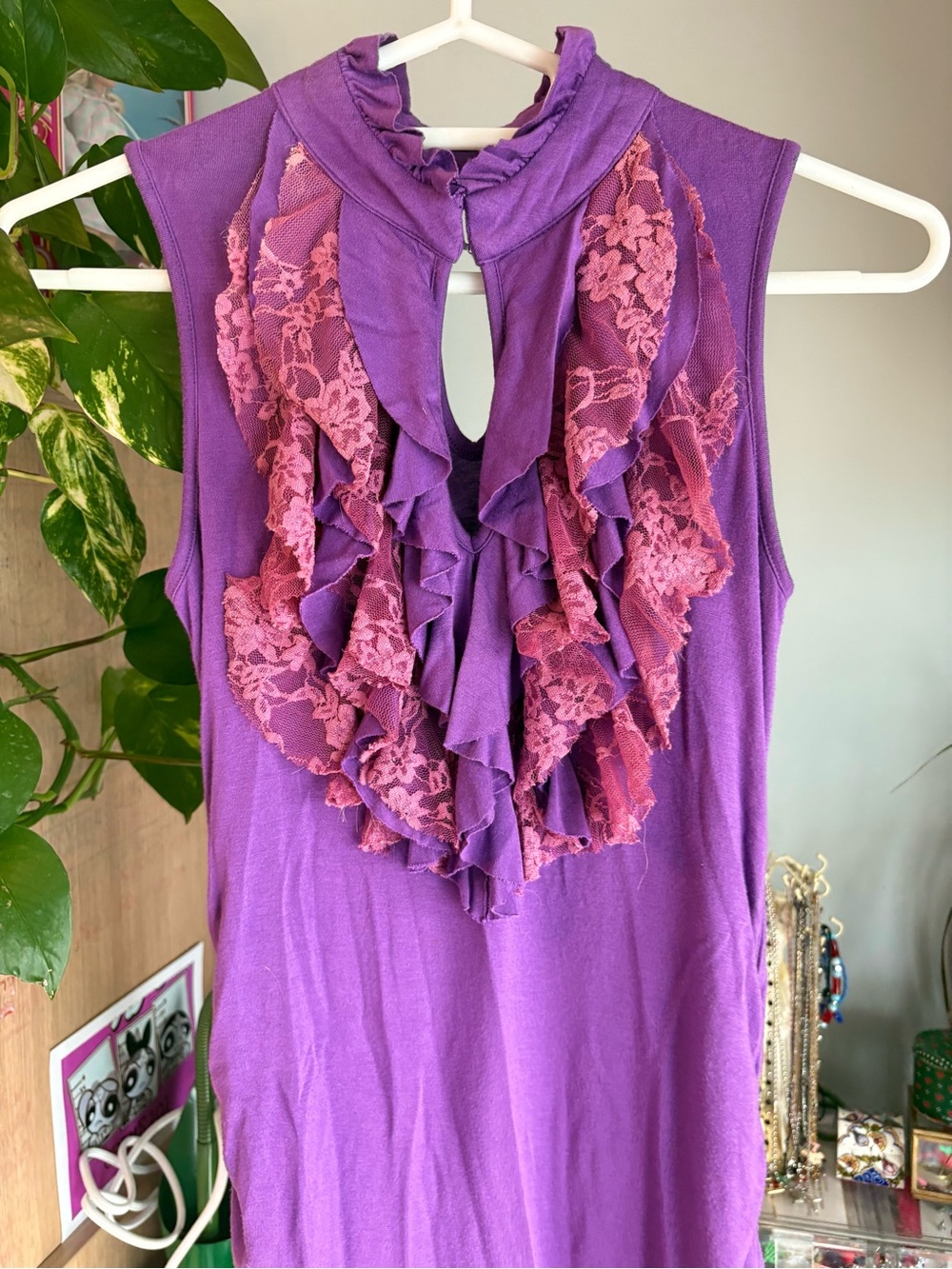 Vintage Sleeveless Purple Ruffle Lace Front Top